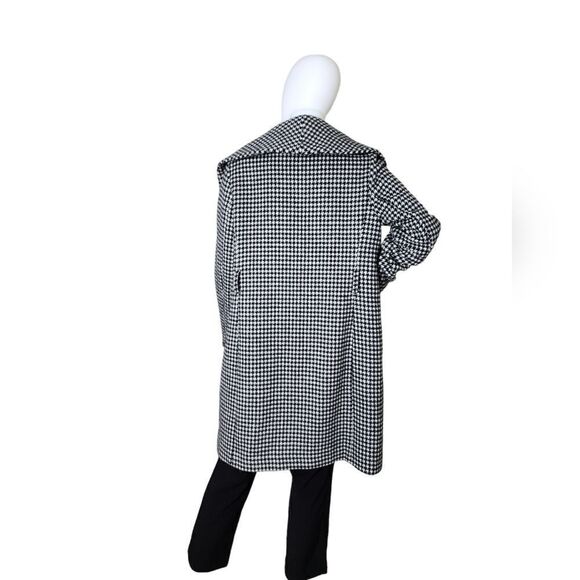 Ann Taylor  - Picture 7 of 15